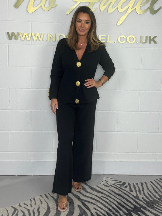 Damski garnitur casual ze złotymi guzikami