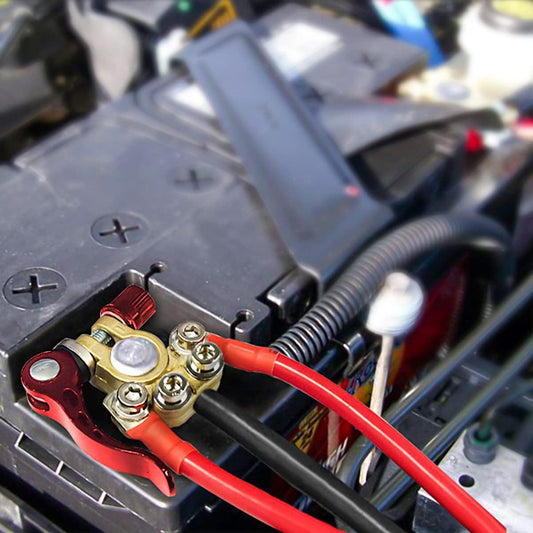 Złącze szybkozłączne akumulatora samochodowego z pogrubioną mosiężną głowicą