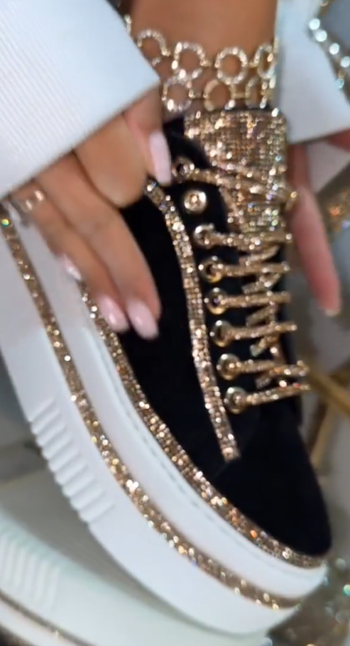 Trampki ze zamszu ze strasami i sznurowane