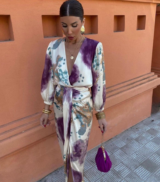 Elegancka fioletowa sukienka z dekoltem w serek💜