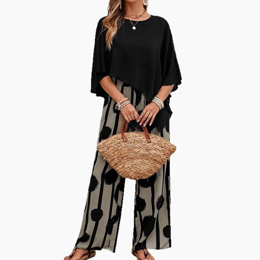 Elegancki komplet składający się z bluzki z rękawem 3/4 i wzorzystych spodni