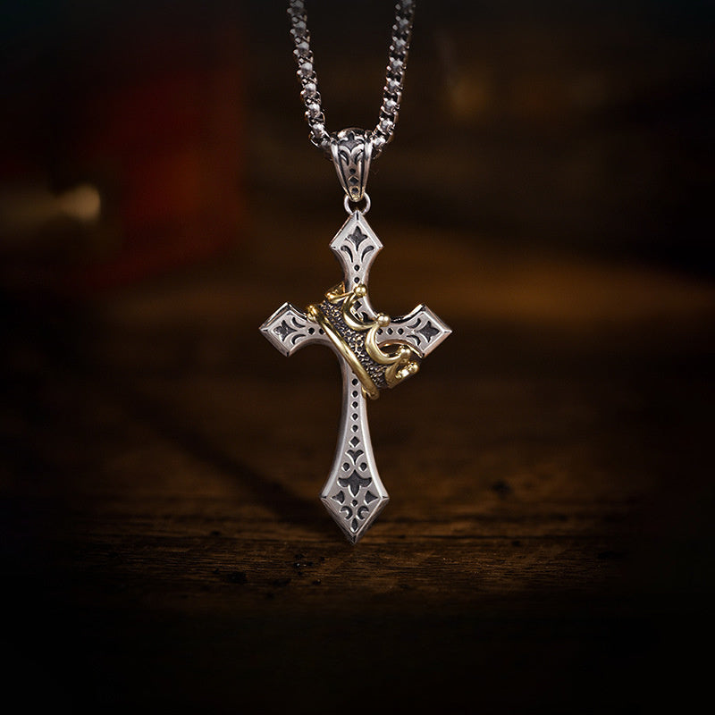 Wisiorek z Krzyżem Królestwa i Koroną