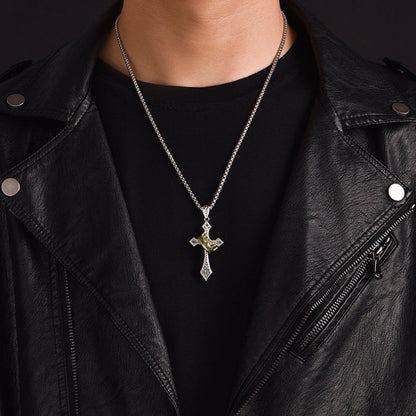 Wisiorek z Krzyżem Królestwa i Koroną