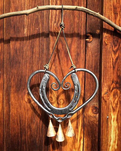 Ręcznie wykonany gong na szczęście ze stalowymi gwoździami