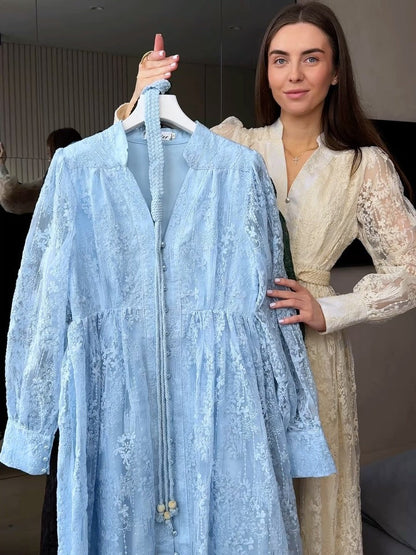 Sukienka damska z dekoltem w serek, bogato haftowana