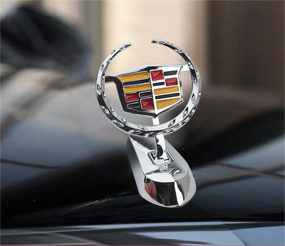 Logo na maskę samochodu z ozdobą