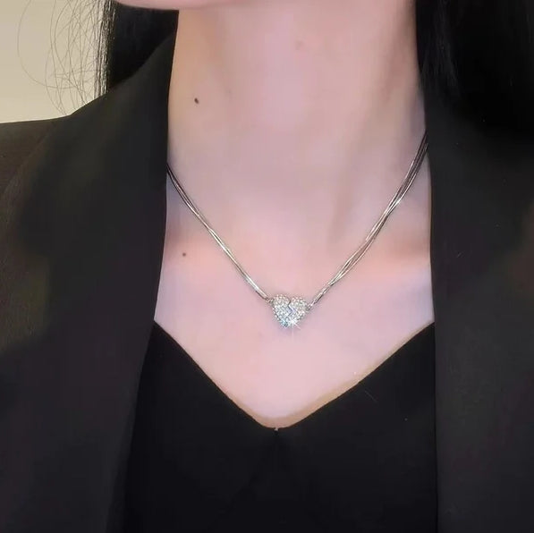 Elegancki naszyjnik, błyszczący - "Magnetyczne serce"