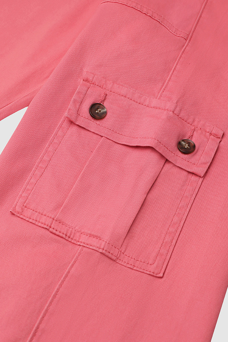 Spodnie Capri z kieszeniami i średnim stanem, zakładkami u dołu i kilkoma kieszeniami