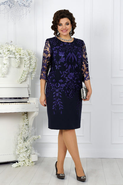 Sukienka oversize z koronkowymi patchworkami i nadrukiem