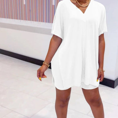 Modny i hojny prosty zestaw z długim topem i szortami