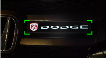 Gorąca wyprzedaż ✨50% zniżki ✨Stylowa, klimatyczna lampa LED z logo na środkową osłonę chłodnicy samochodu