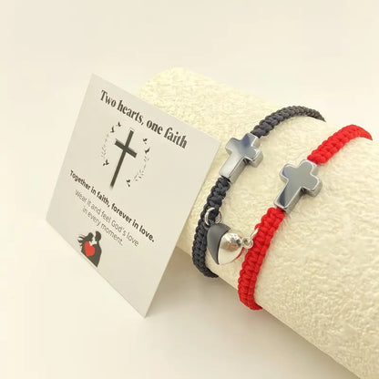 💕„Dwa serca, jedna wiara” – inspirująca chrześcijańska bransoletka z krzyżem i kartką z błogosławieństwem Jezusa