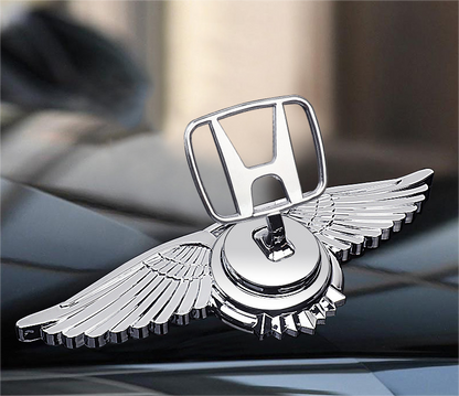 Logo na maskę samochodu z ozdobą