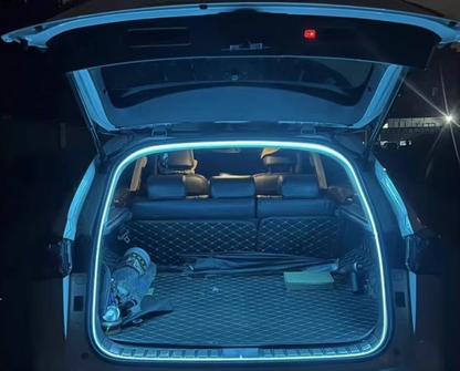 Dynamiczny, płynący pasek świetlny do bagażnika samochodu