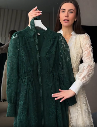 Sukienka damska z dekoltem w serek, bogato haftowana