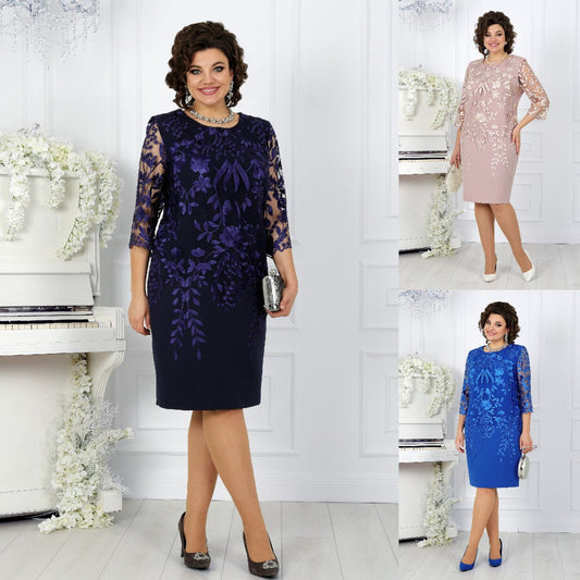 Sukienka oversize z koronkowymi patchworkami i nadrukiem