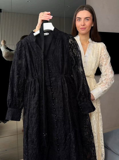 Sukienka damska z dekoltem w serek, bogato haftowana