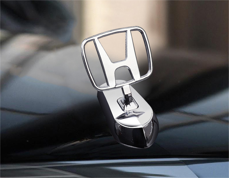 Logo na maskę samochodu z ozdobą