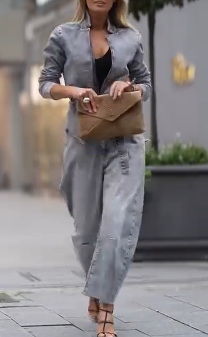 Damski płaszcz z okrągłym dekoltem i spodnie w swobodnym zestawie