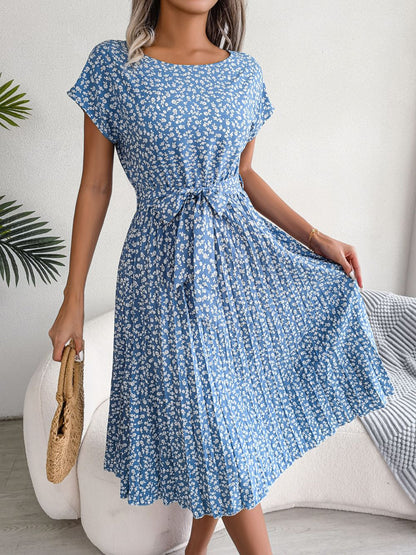 Plisowana spódnica z luźnymi krótkimi rękawami