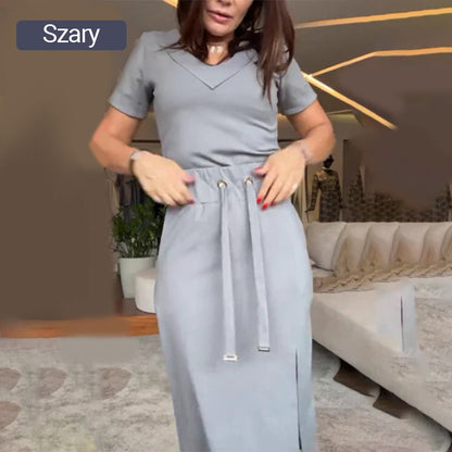 💥Komplet damski składający się z koszulki z dekoltem w serek i spódnicy midi👗