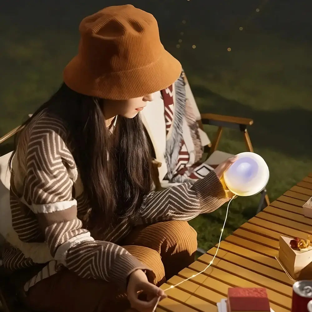 Lampa kempingowa Camp Lamp™💡 33-stopowy, zwijany łańcuch świetlny 🔋 8 godzin pracy na baterii 🌈 Wiele ustawień kolorów ⚙️ Montaż w kilka sekund