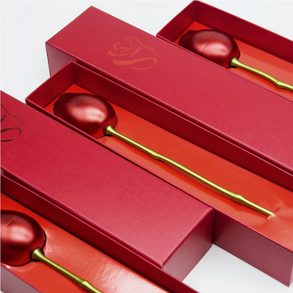 Naszyjnik z wisiorkiem w kształcie serca z linii róż