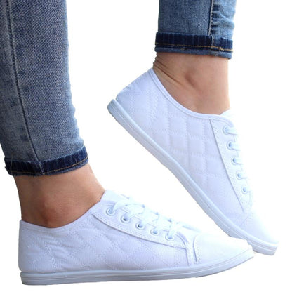 BIAŁE ELEGANCKIE PIKOWANE TENISÓWKI TRAMPKI SLIM