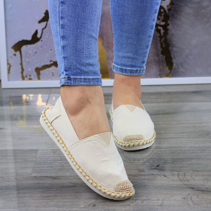 Modne skórzane beżowe espadryle damskie na modnej podeszwie