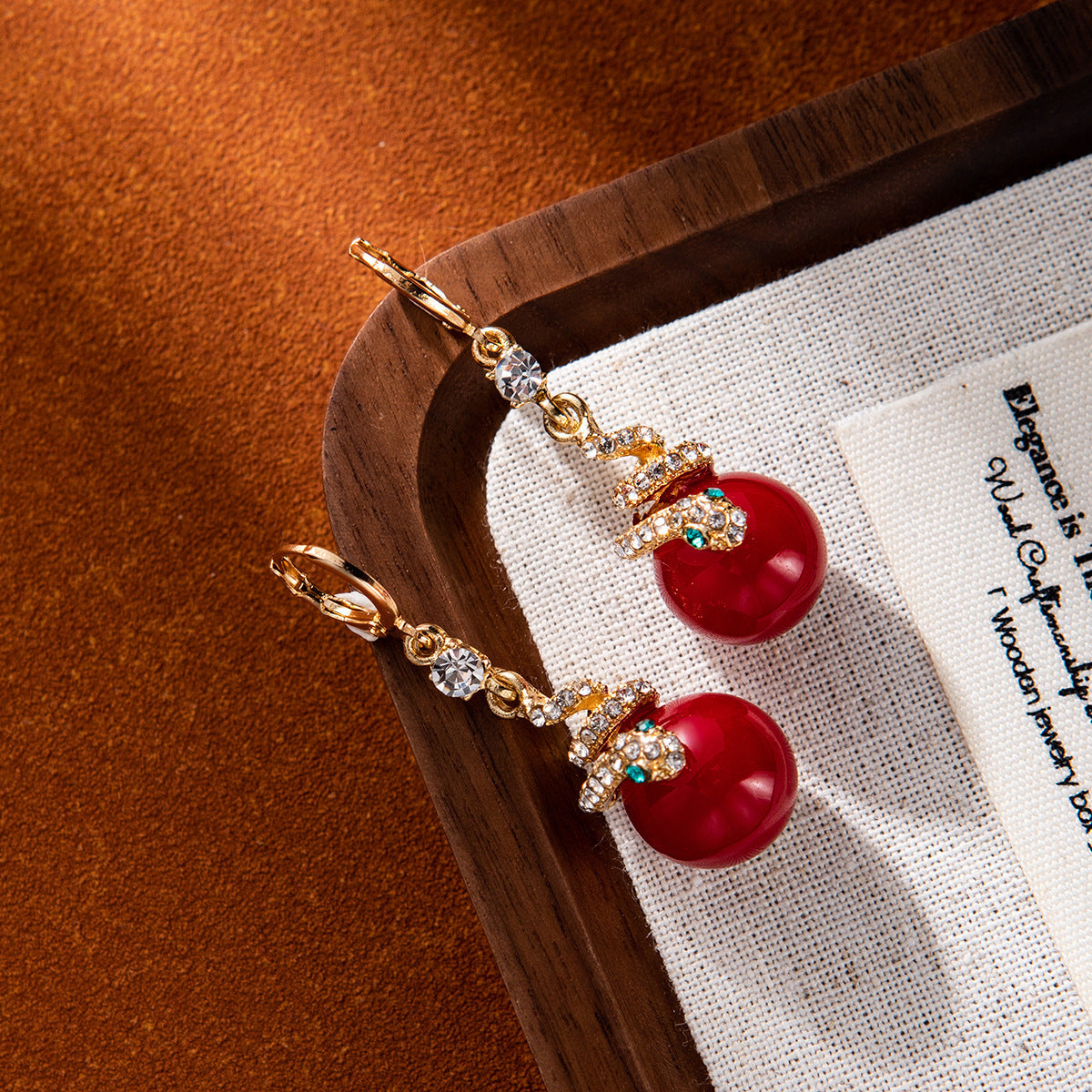 🐍Specjalna oferta noworoczna🎀 Kolczyki z pozłacanej perły w kształcie węża