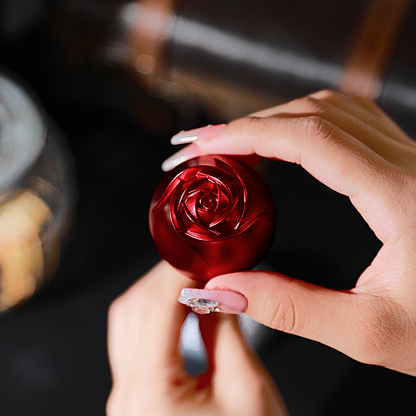 Naszyjnik z wisiorkiem w kształcie serca z linii róż