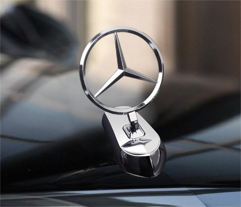 Logo na maskę samochodu z ozdobą