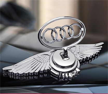 Logo na maskę samochodu z ozdobą