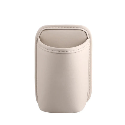 Uchwyt na kubek w drzwiach samochodu