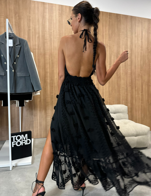 Letnia damska modna sukienka z odkrytymi plecami i dużym rozcięciem