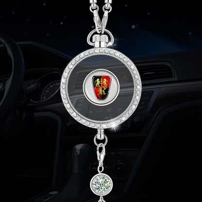 Wisiorek z logo aromaterapii samochodowej z metalu i diamentów