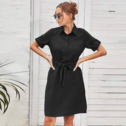 Solidna sukienka w paski z krótkim rękawem