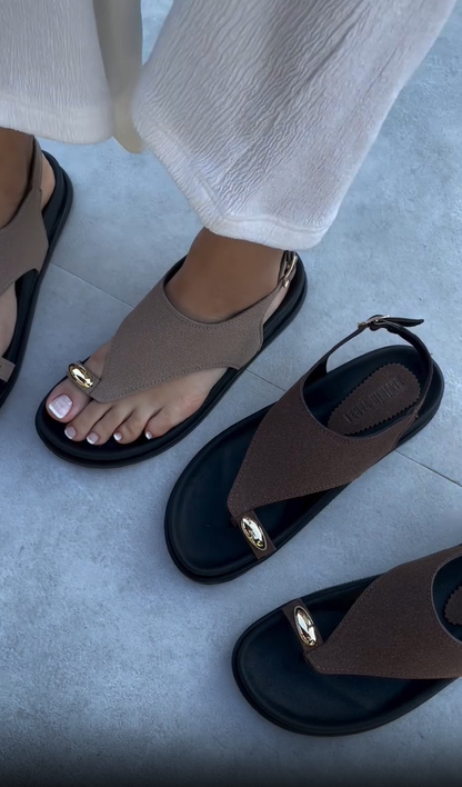 Wygodne francuskie sandały z metalową klamrą i odkrytymi palcami dla kobiet