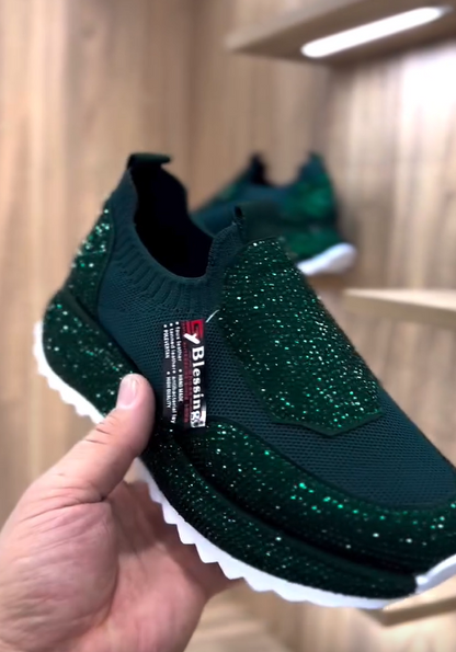 Modne, codzienne trampki z kryształkami