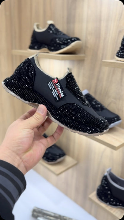 Modne, codzienne trampki z kryształkami