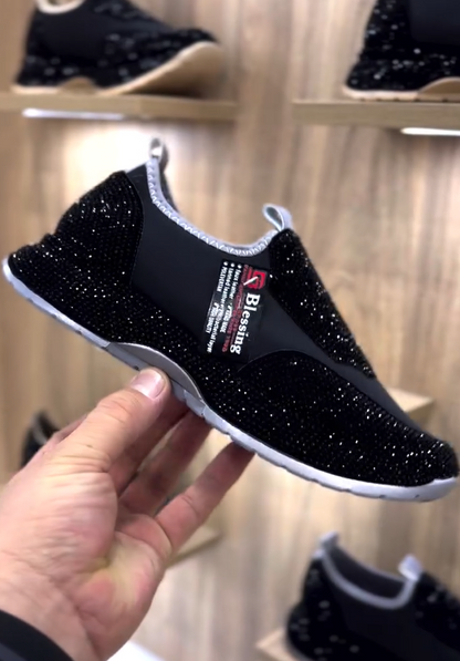 Modne, codzienne trampki z kryształkami