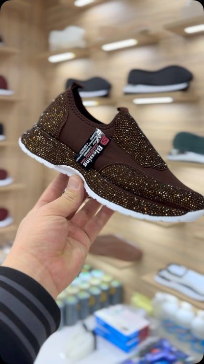 Modne, codzienne trampki z kryształkami