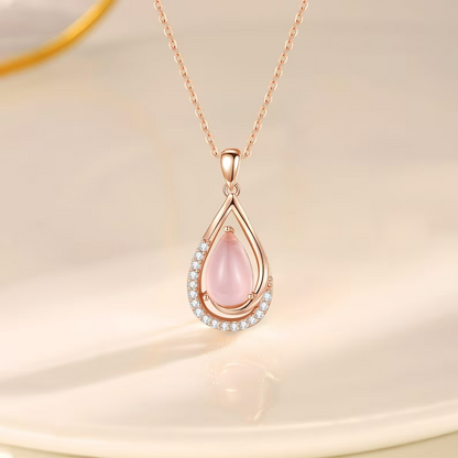 Naszyjnik z wisiorkiem w kształcie serca z linii róż