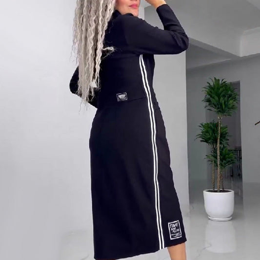 Damska sukienka z długim rękawem, zapinana na guziki i wycięciami