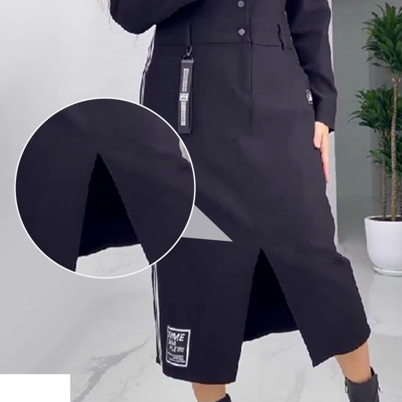 Damska sukienka z długim rękawem, zapinana na guziki i wycięciami