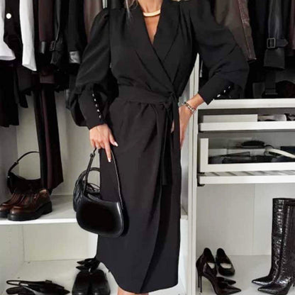 Damska sukienka z długim rękawem i dekoltem w szpic z wiązaniem w talii