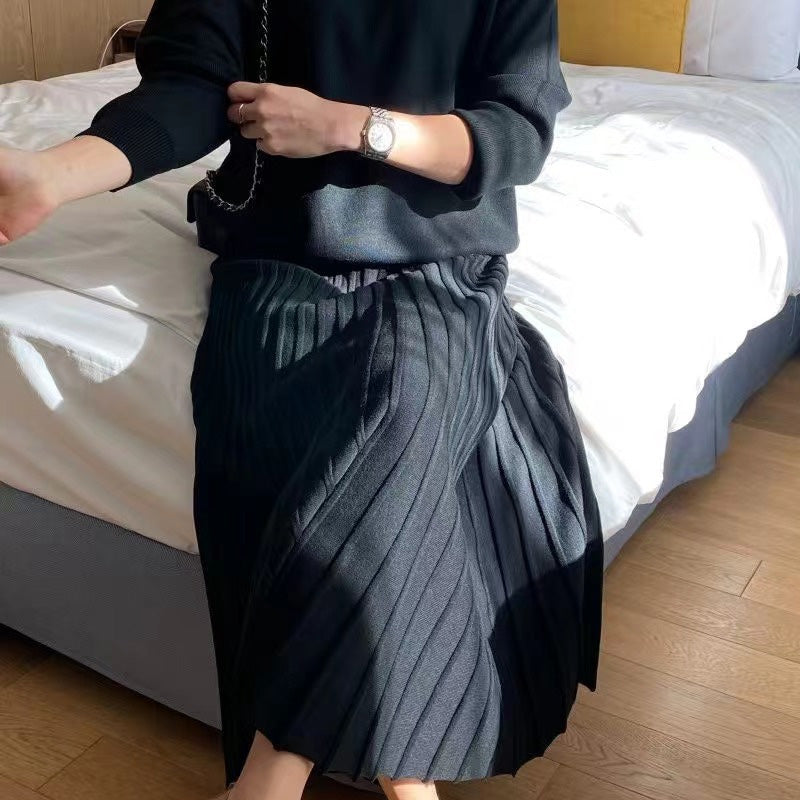 Damski top z okrągłym dekoltem i plisowana spódnica  2-częściowy zestaw