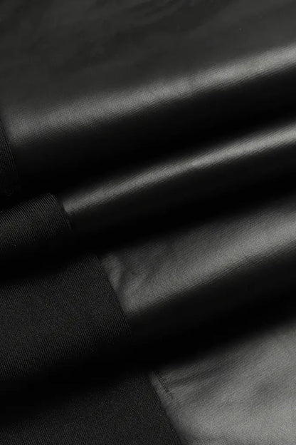 Spodnie ze sztucznej skóry z kontrastowym obszyciem i zamkiem błyskawicznym