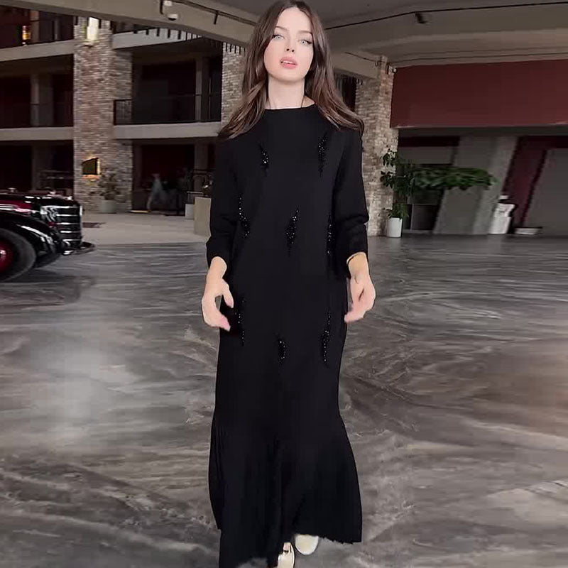 Elegancka sukienka z okrągłym dekoltem i cekinami