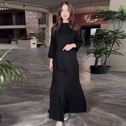 Elegancka sukienka z okrągłym dekoltem i cekinami